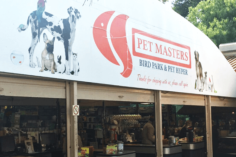 Front view of the Pet Masters store.